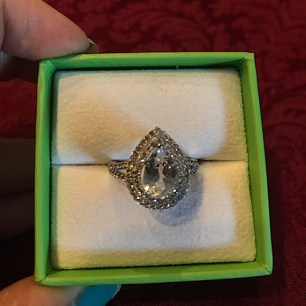 💎WHITE SAPPHIRE RING💎 - Picture 2 of 4